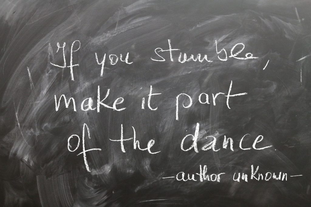 Text mit Kreide auf Tafel: If you stumble make it part of the dance.