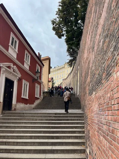 Treppe zur Burg in Prag