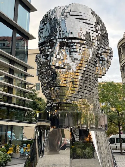 Franz-Kafka-Skulptur in Prag